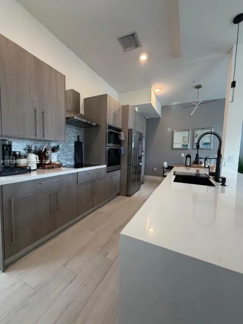 4396 NW 9th St, Plantation FL 33317