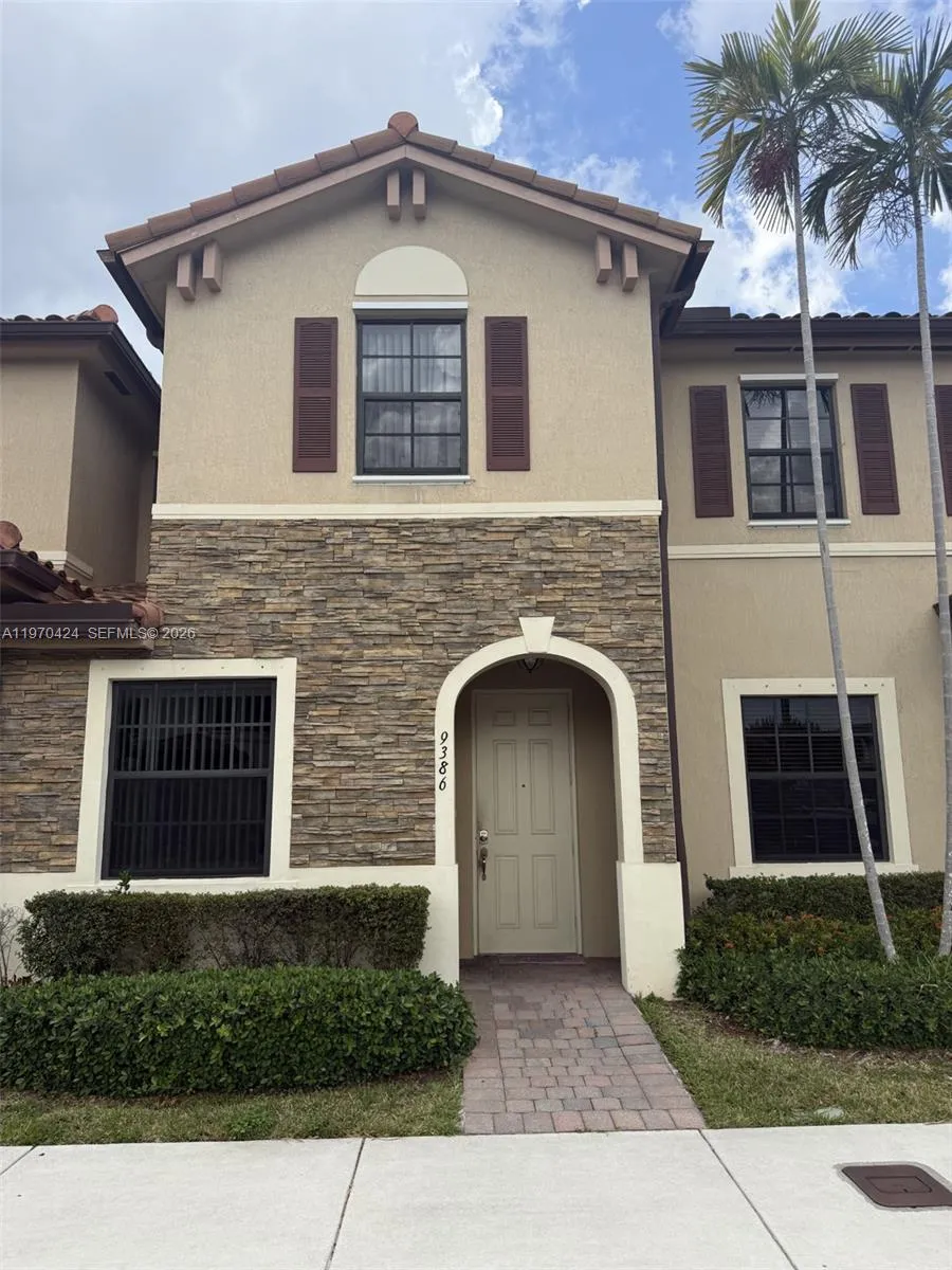 9386 W 33rd Ln, Hialeah FL 33018