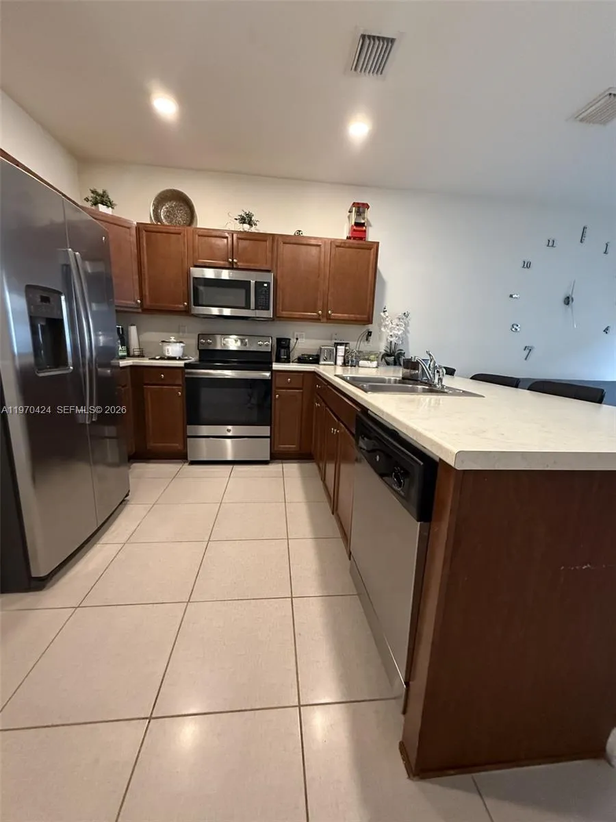 9386 W 33rd Ln, Hialeah FL 33018