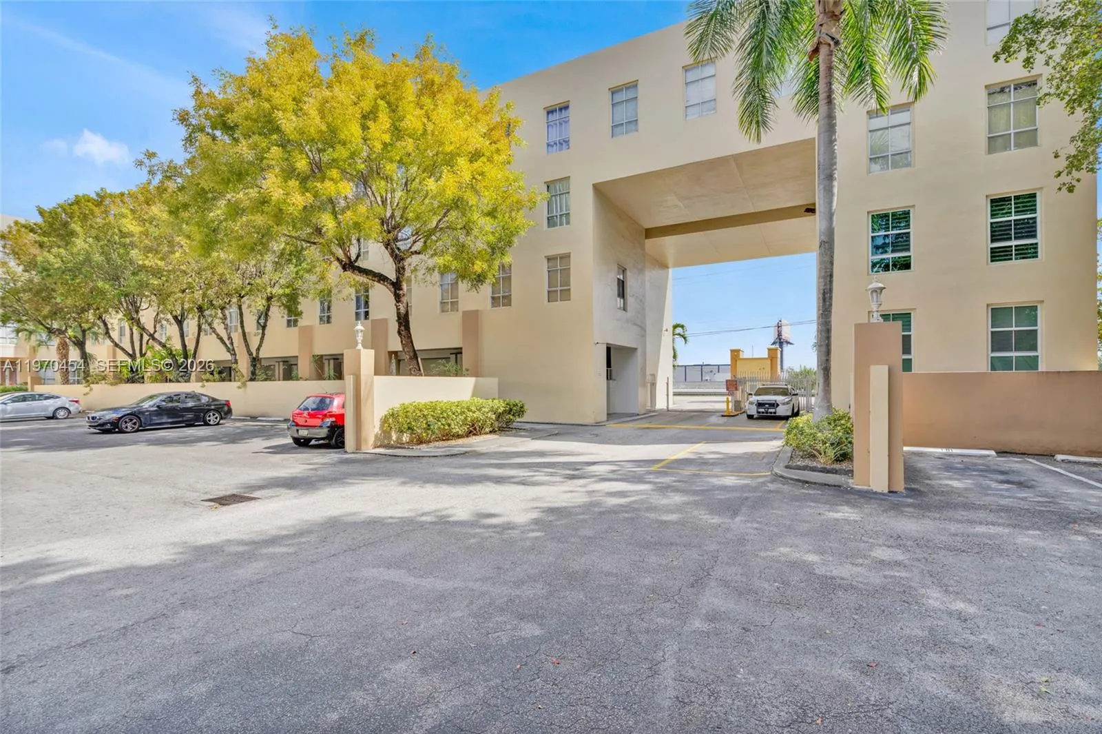 7400 W 20th Ave # 402, Hialeah FL 33016