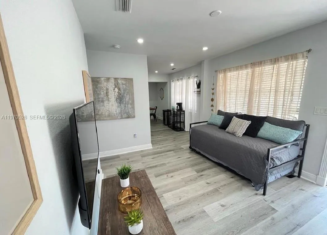 3050 NW 52nd St, Miami FL 33142