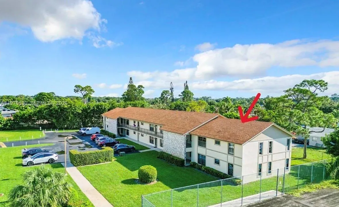 2 bedroom 2 bath for sale at 5894 Longbow Ln # 6, West Palm Beach FL 33415