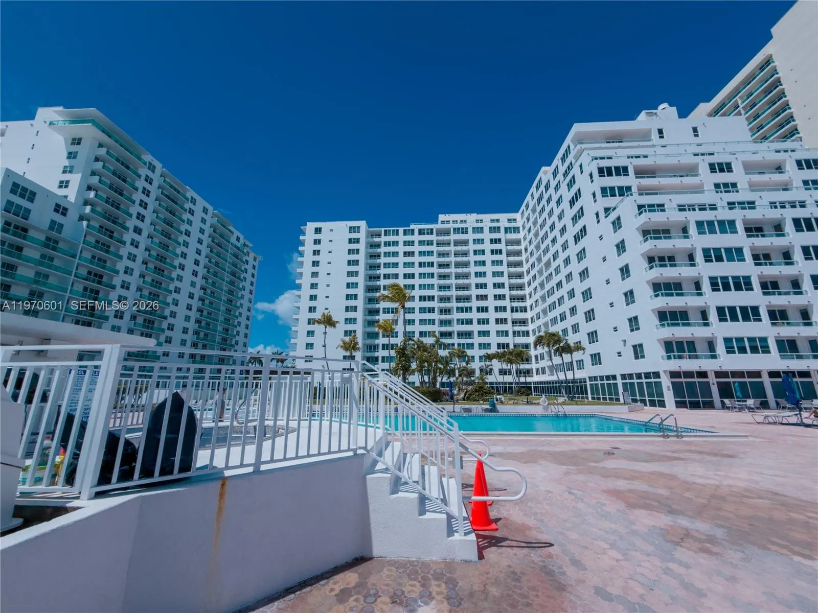 2 bedroom 2 bath for sale at 5005 Collins Ave # 825, Miami Beach FL 33140