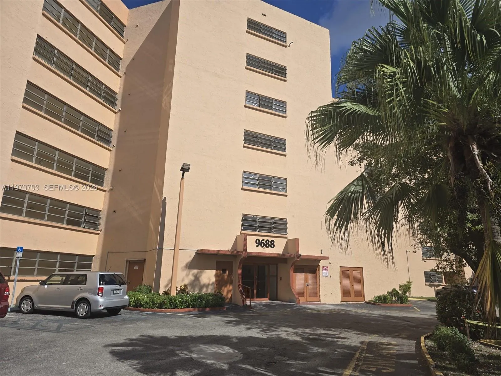 9688 Fontainebleau Blvd # 409, Miami FL 33172