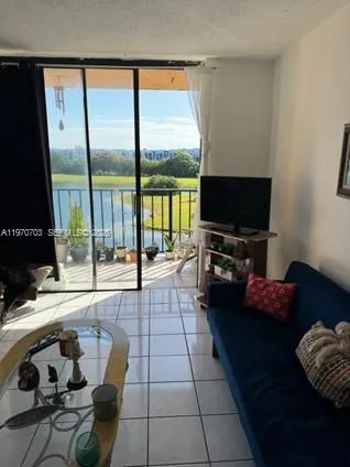 9688 Fontainebleau Blvd # 409, Miami FL 33172