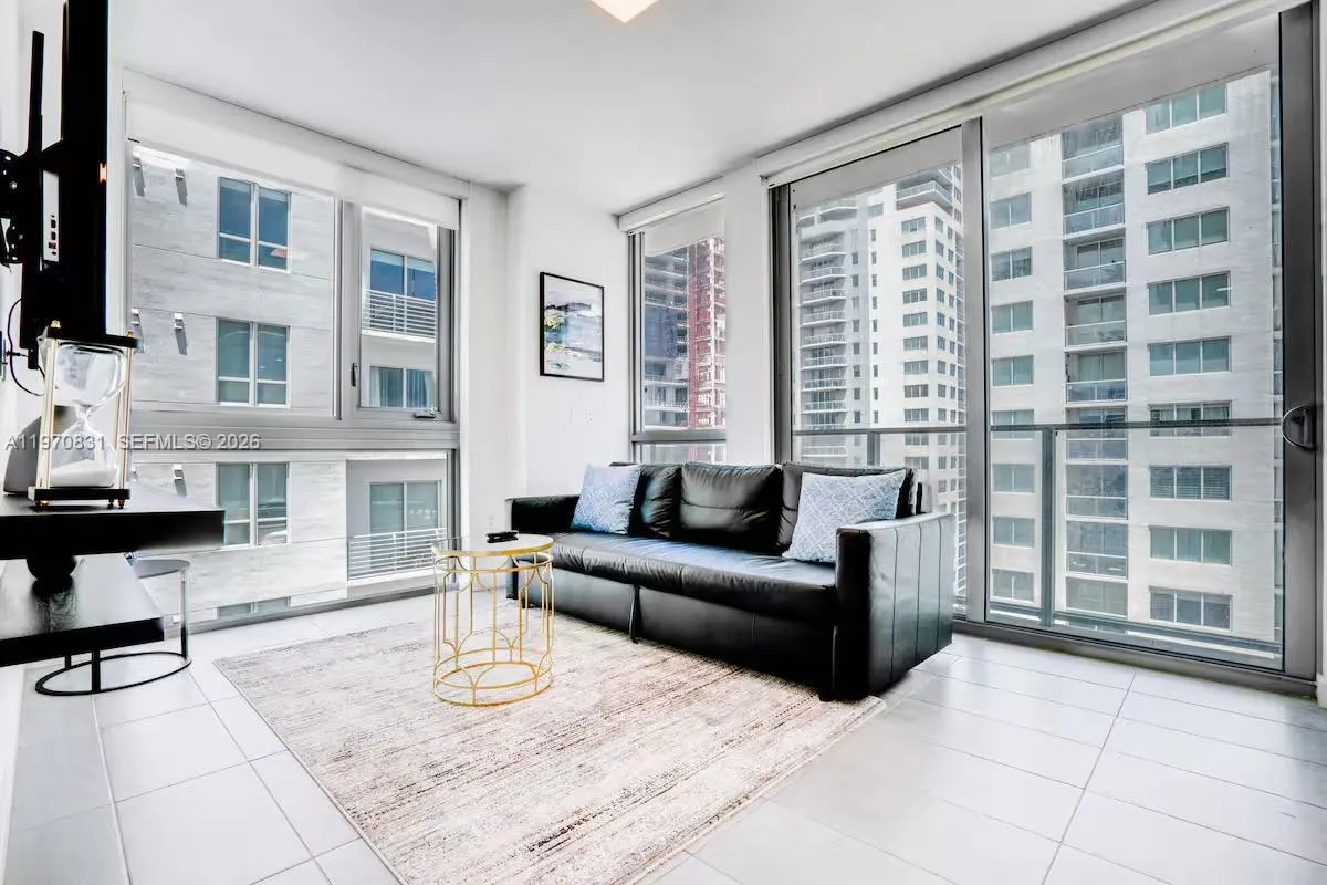 1 bedroom 1 bath for sale at 227 NE 2nd St # 1909, Miami FL 33132