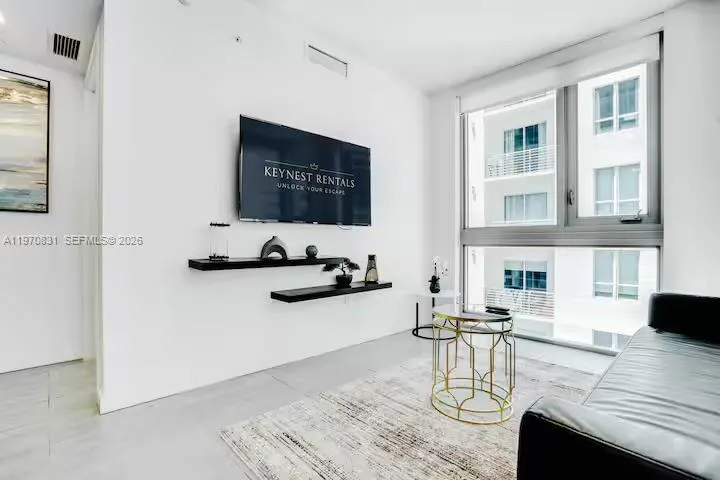 227 NE 2nd St # 1909, Miami FL 33132