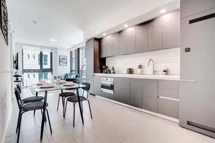 227 NE 2nd St # 1909, Miami FL 33132