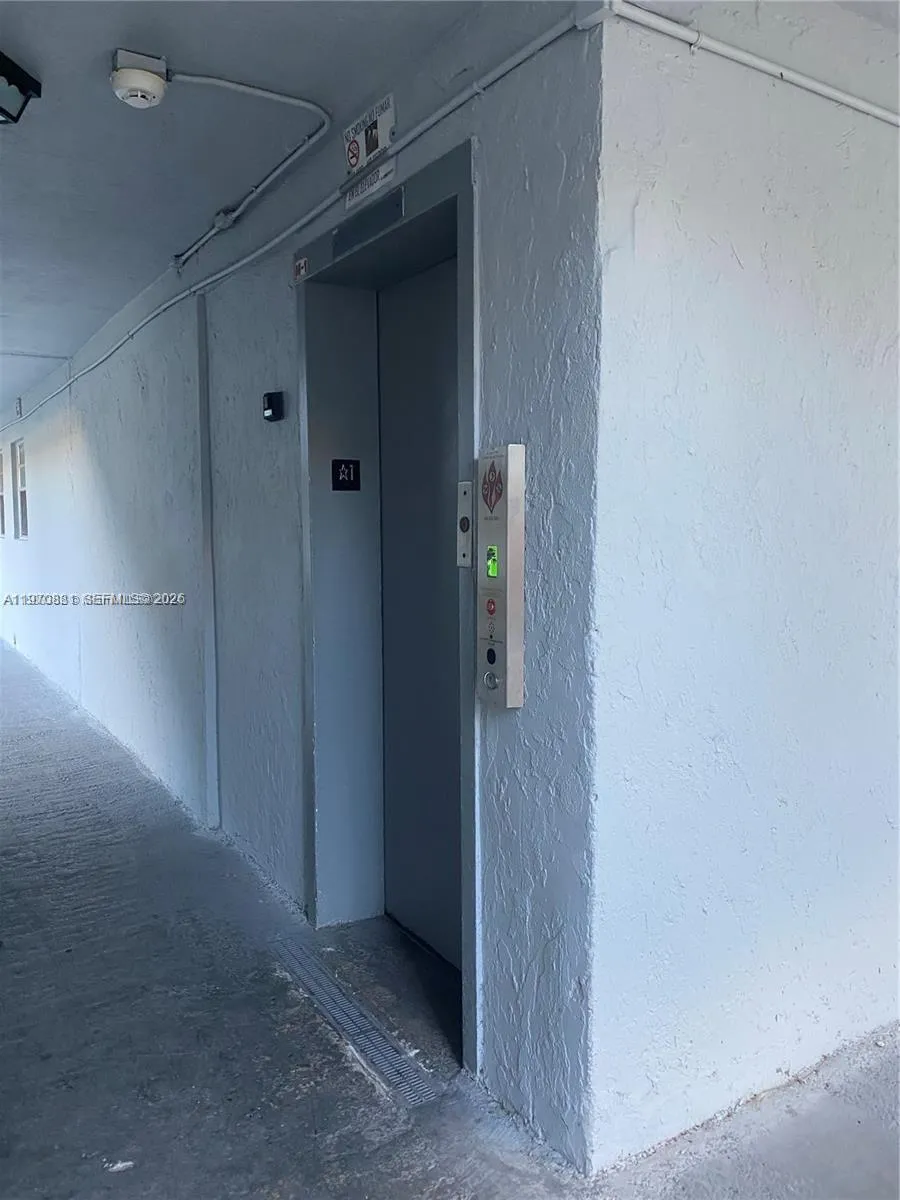 1735 W 60th St # M301, Hialeah FL 33012