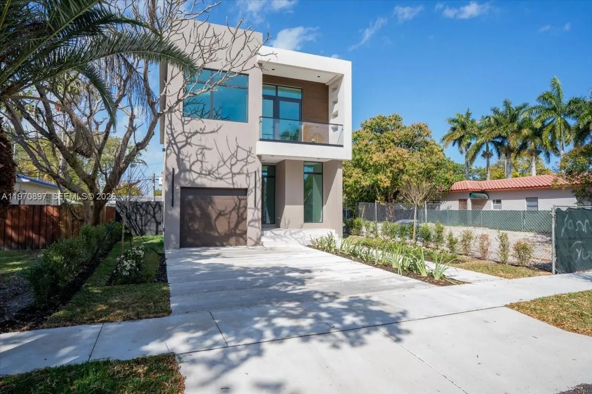 1637 Monroe St, Hollywood FL 33020