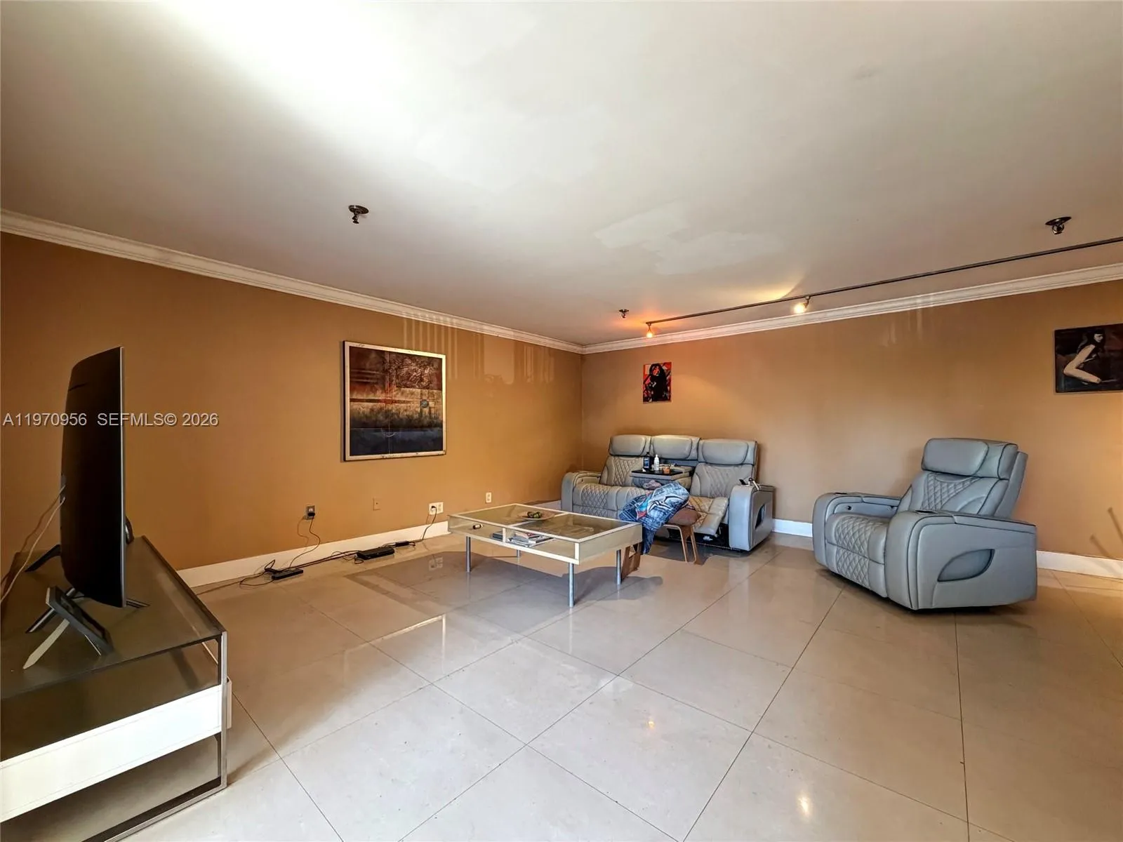 661 NE 195th St # 104, Miami FL 33179