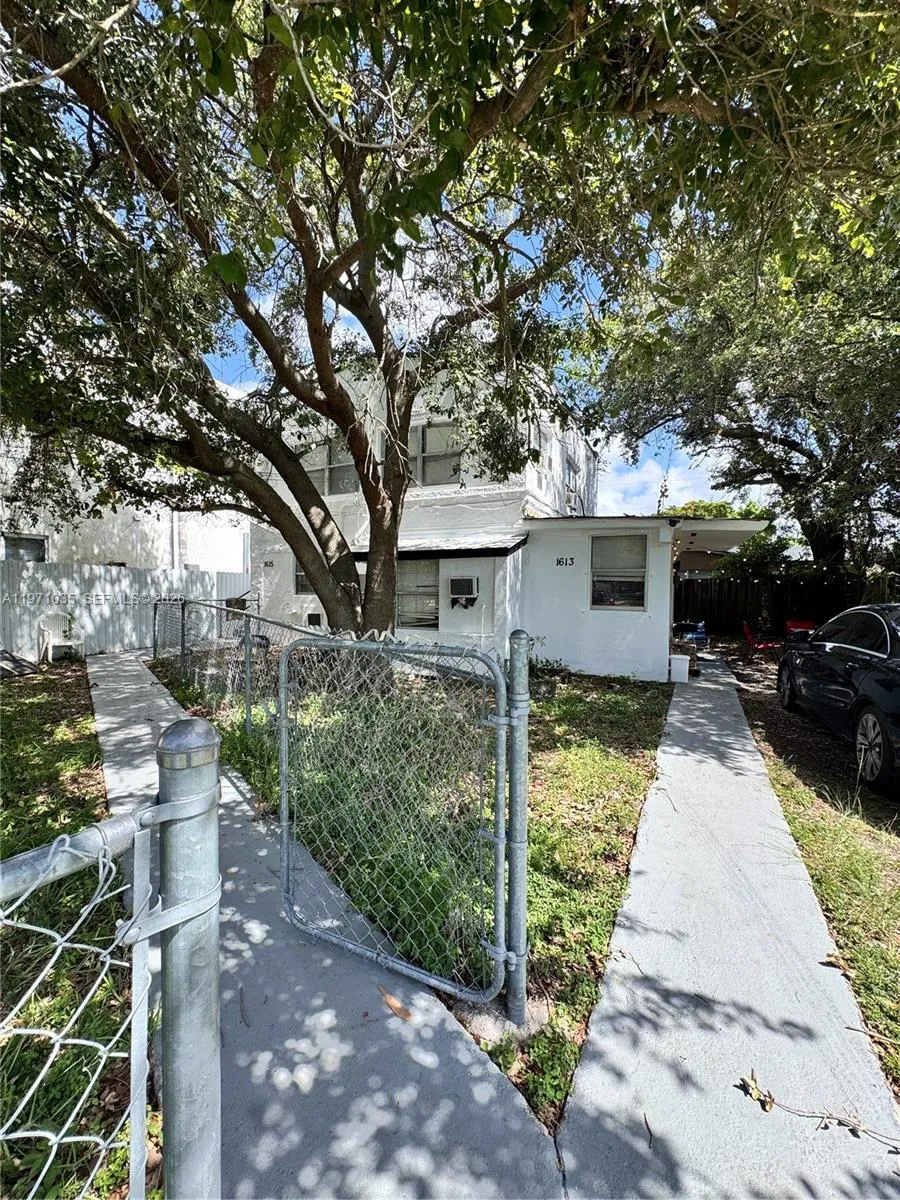 1613-1615 NW 45th St, Miami FL 33142