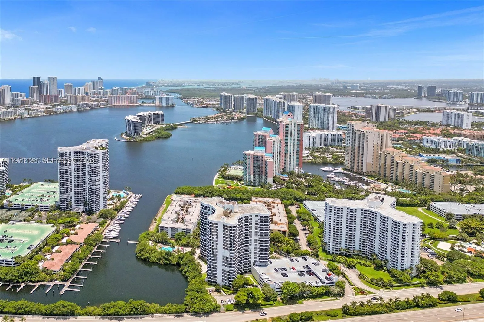 2 bedroom 2 bath for sale at 3400 NE 192nd St # 1607, Aventura FL 33180