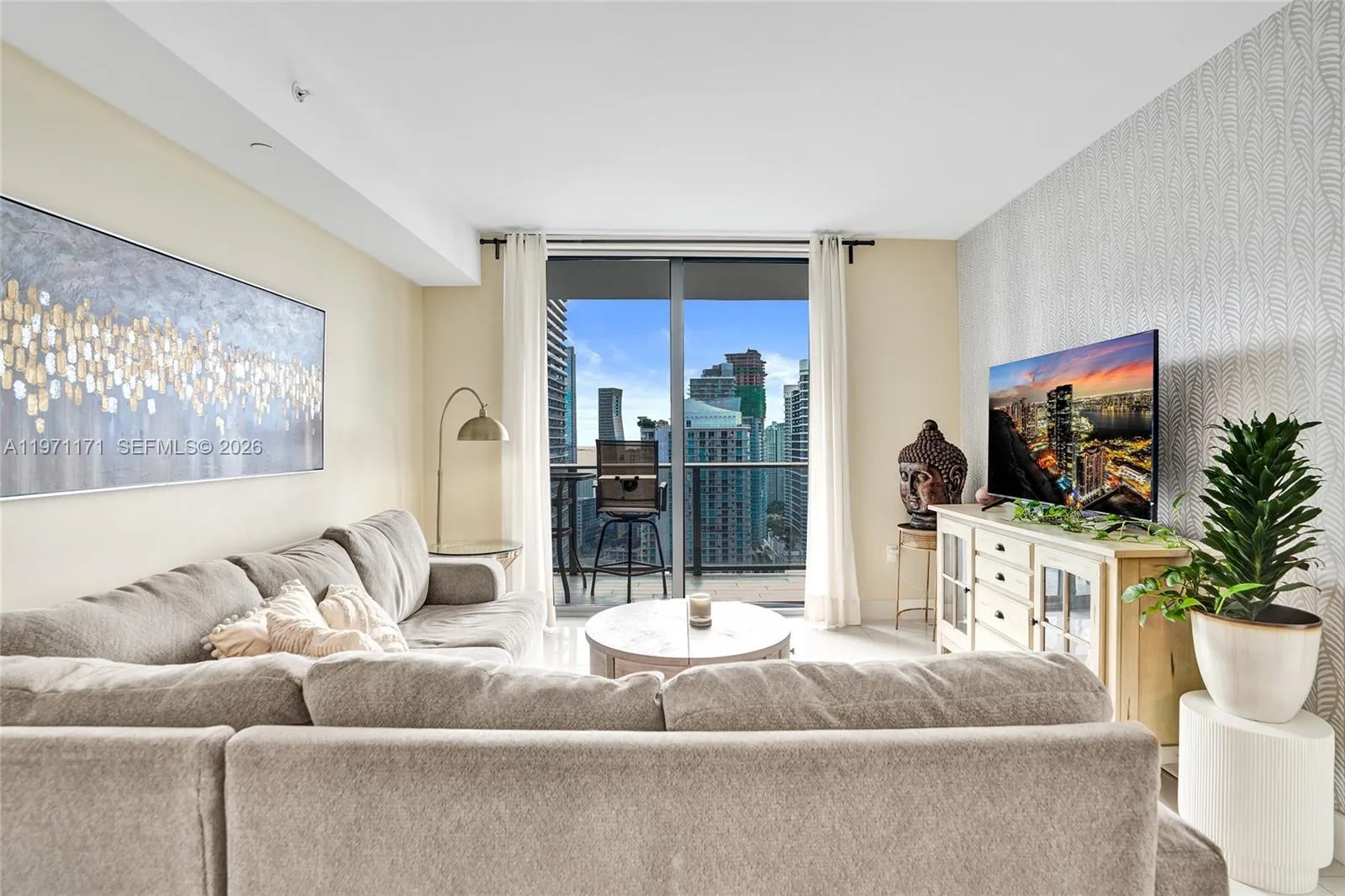 1 bedroom 2 bath for sale at 45 SW 9th St # 4004, Miami FL 33130