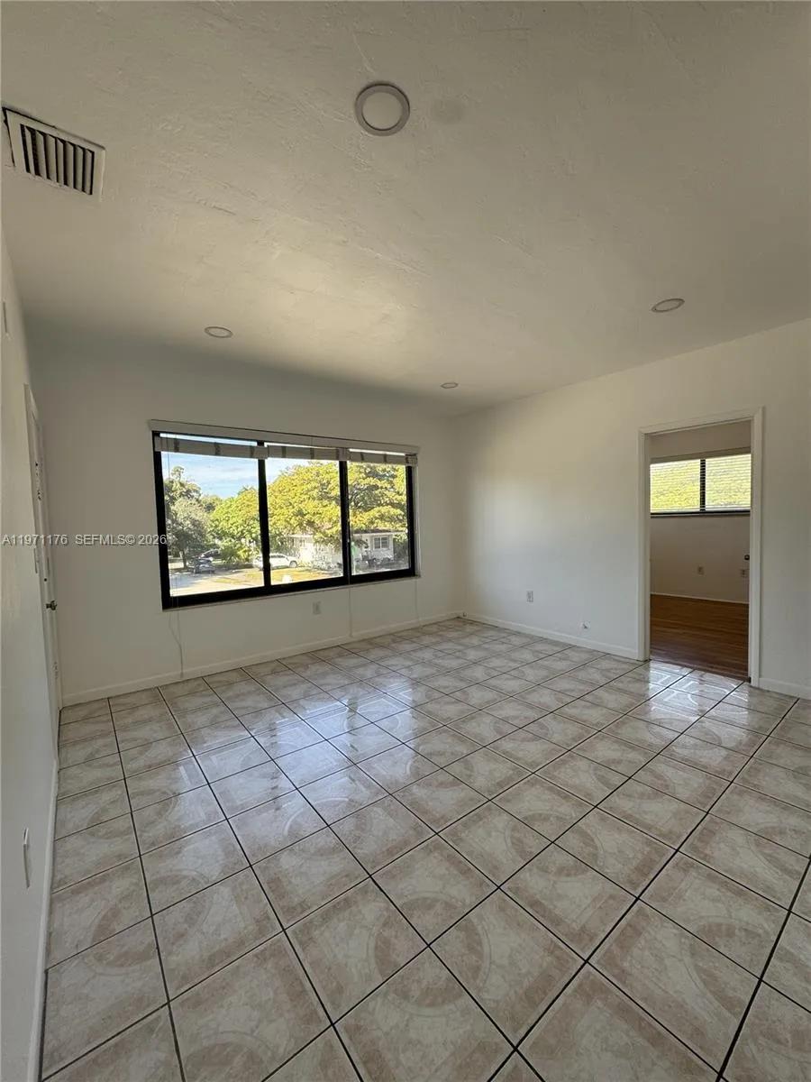 350 Madeira Ave # 4, Coral Gables FL 33134