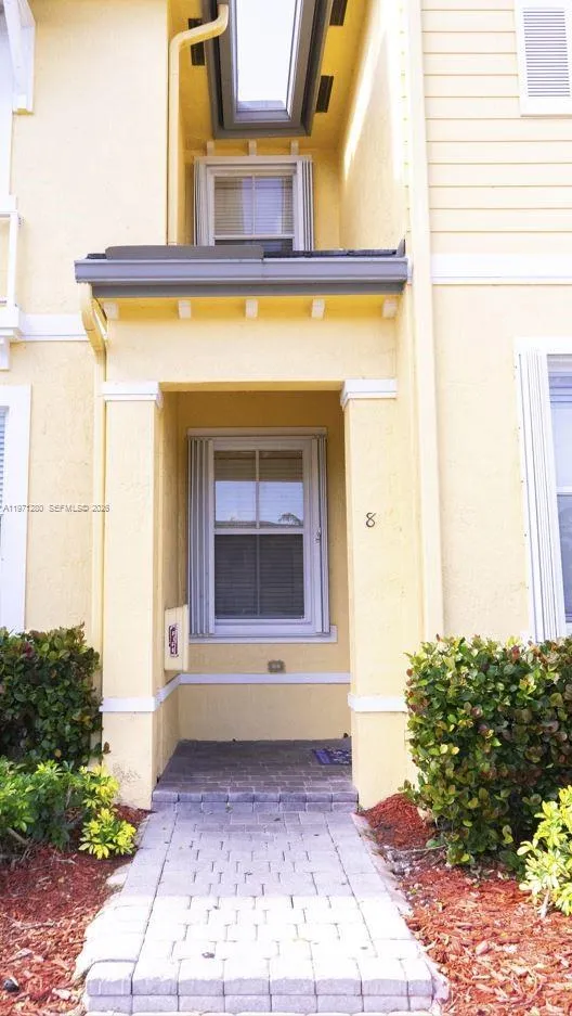 2928 SE 2nd St # 8, Homestead FL 33033