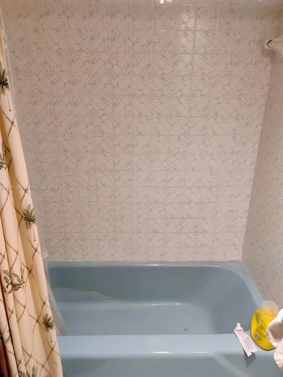 447 NE 195th St # 414, Miami FL 33179