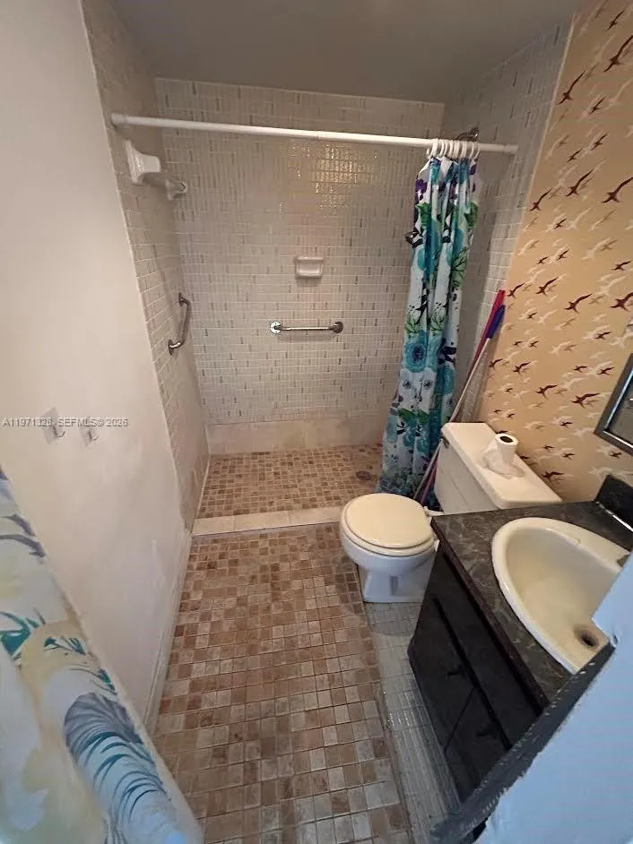 447 NE 195th St # 414, Miami FL 33179