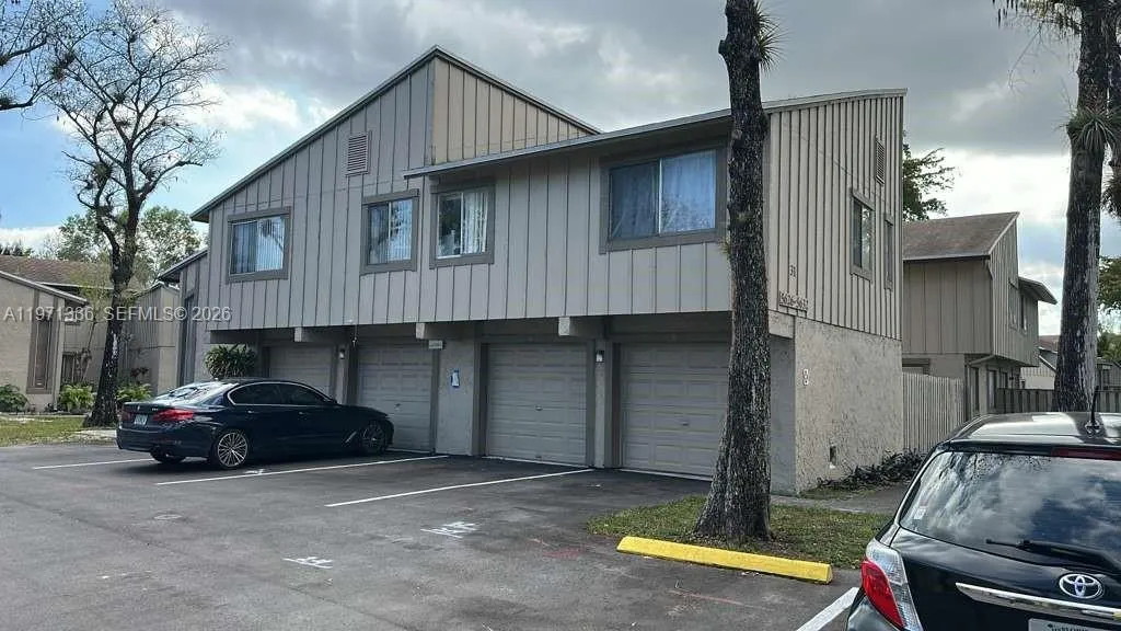 2 bedroom 2 bath for sale at 5630 NW 21st St # C, Lauderhill FL 33313
