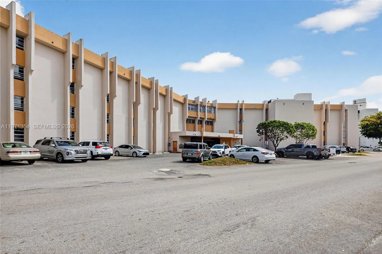 2 bedroom 2 bath for sale at 9678 Fontainebleau Blvd # 410, Miami FL 33172