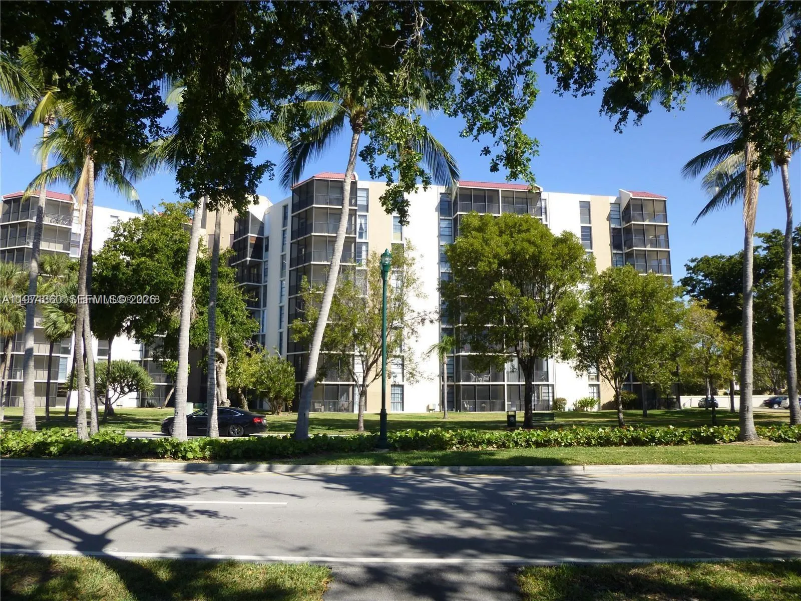 2 bedroom 2 bath for sale at 3101 N Country Club Dr # 107, Aventura FL 33180