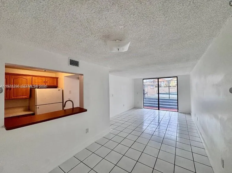 9678 Fontainebleau Blvd # 111, Miami FL 33172