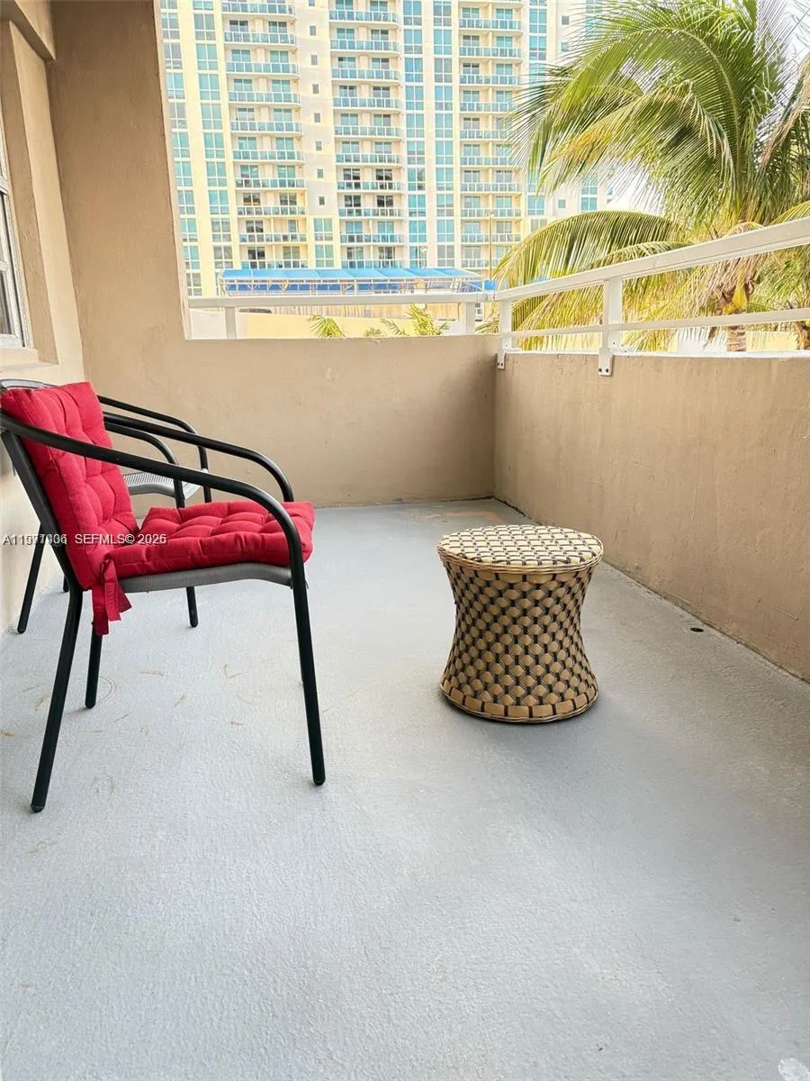 1965 S Ocean Dr # 2F, Hallandale Beach FL 33009