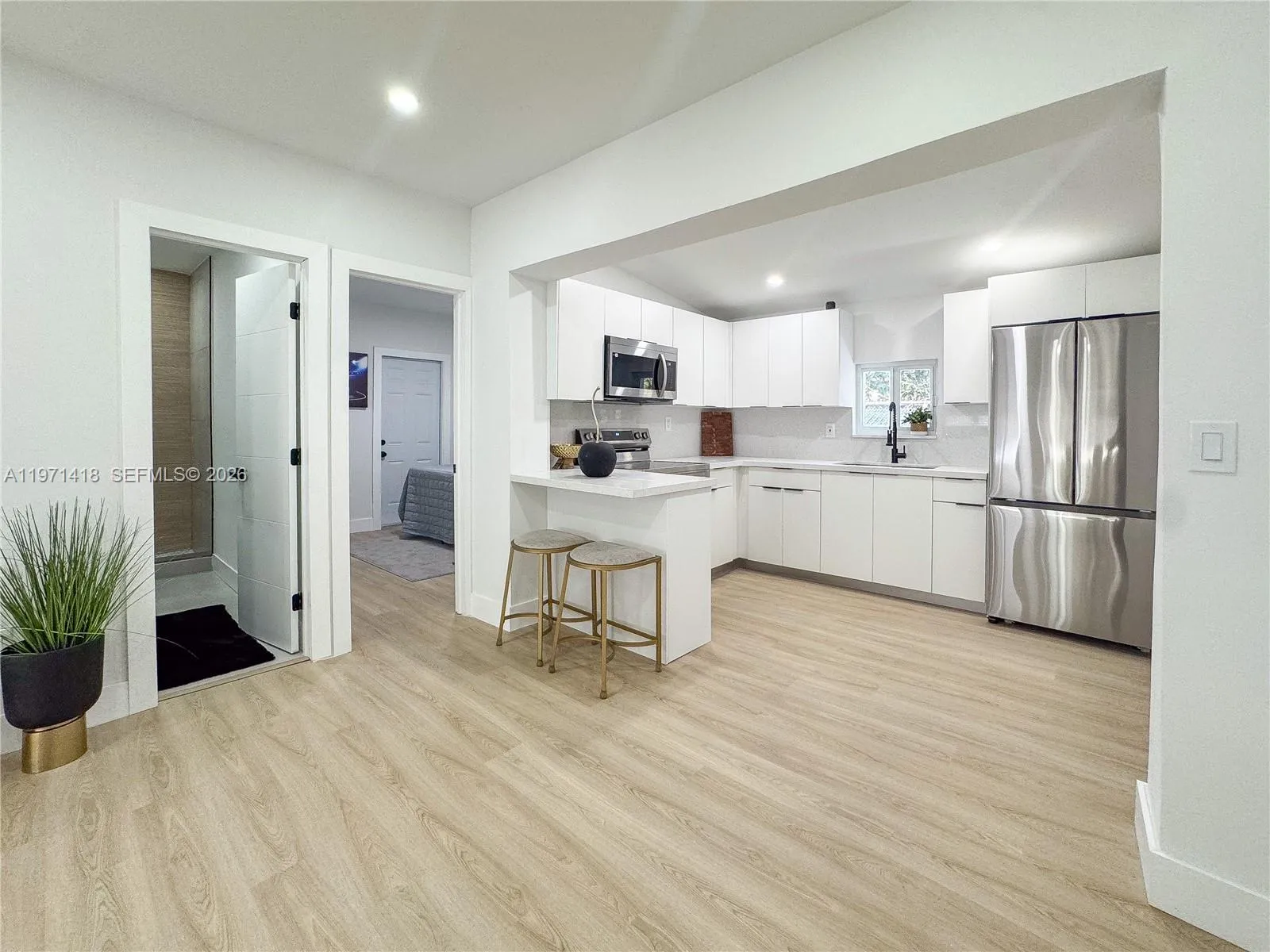 2255 NW 60th St, Miami FL 33142