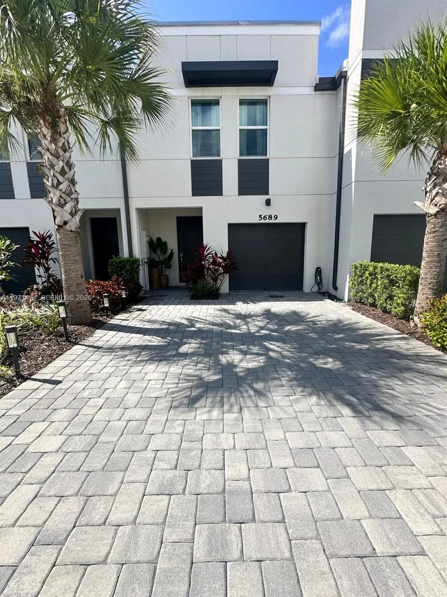 3 bedroom 2 bath for sale at 5689 Mentmore Dr, Mangonia Park FL 33407