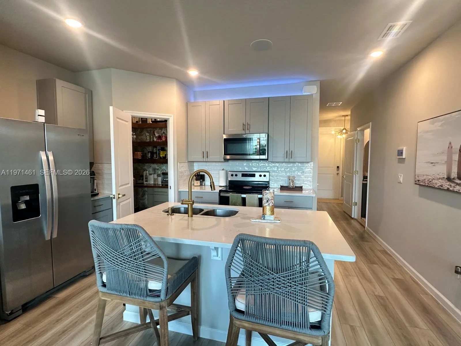 5689 Mentmore Dr, Mangonia Park FL 33407