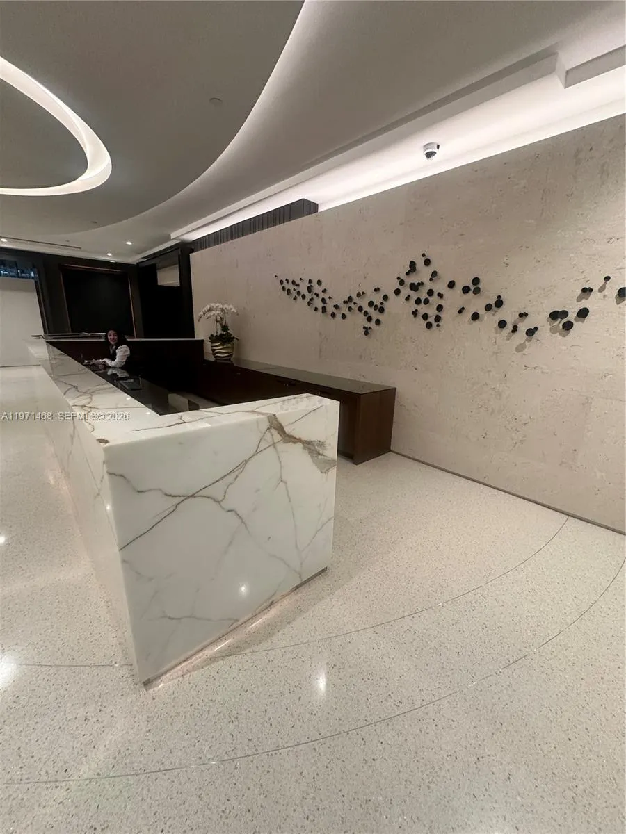 1717 N Bayshore Dr # 2740, Miami FL 33132
