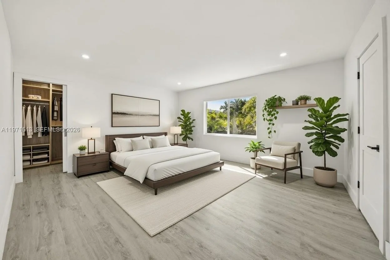 3166 Royal Palm Ave, Miami Beach FL 33140