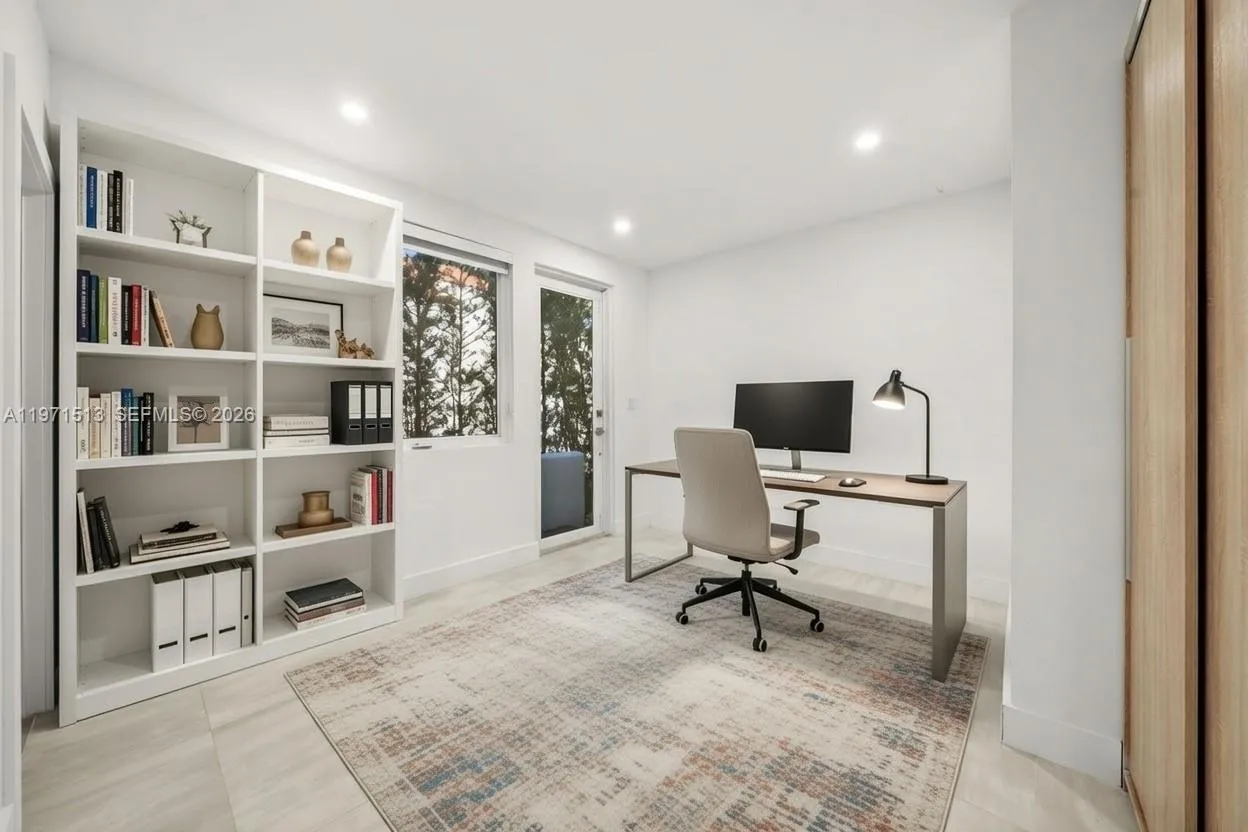 3166 Royal Palm Ave, Miami Beach FL 33140