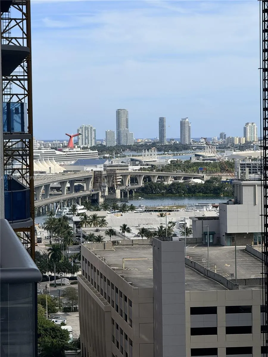 1 bedroom 1 bath for sale at 11 NE 6th # 1905, Miami FL 33132