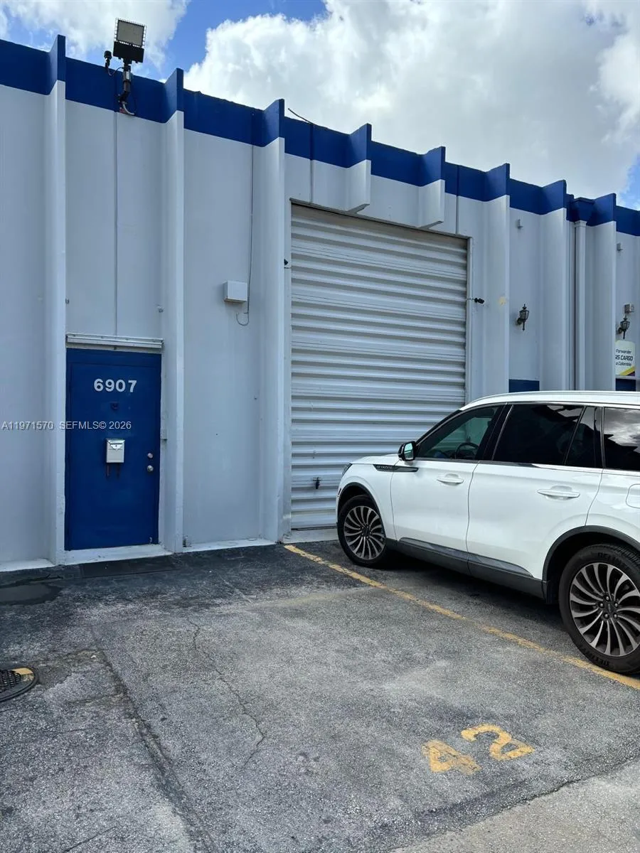 6907 NW 43rd St # 6907, Miami FL 33166