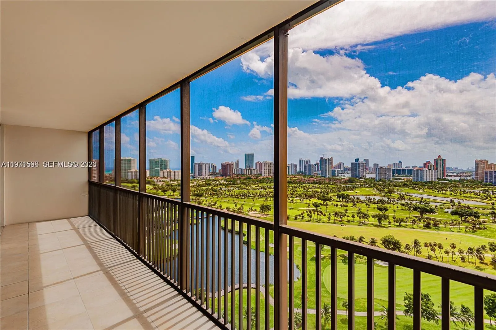 2 bedroom 2 bath for sale at 20379 W Country Club Dr # 2336, Aventura FL 33180