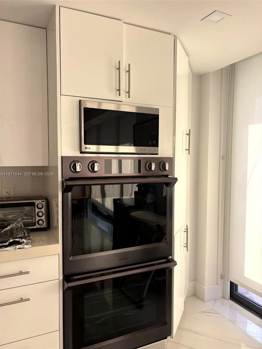 2 bedroom 2 bath for sale at 19667 Turnberry Way # 27E, Aventura FL 33180
