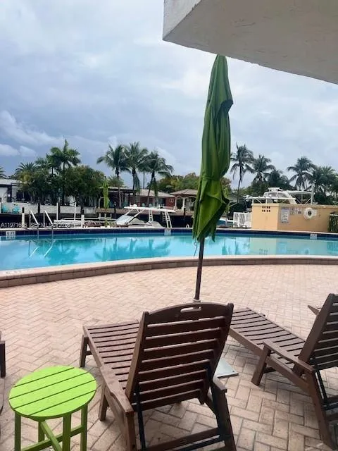 1 bedroom 1 bath for sale at 2000 NE 135th St # 601, North Miami FL 33181