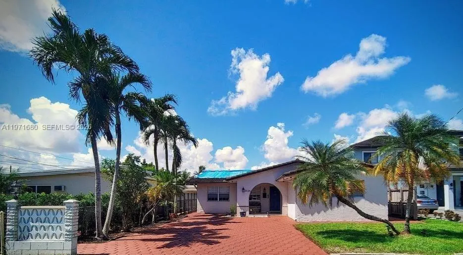 5 bedroom 4 bath for sale at 3124 SW 63rd Ave, Miami FL 33155