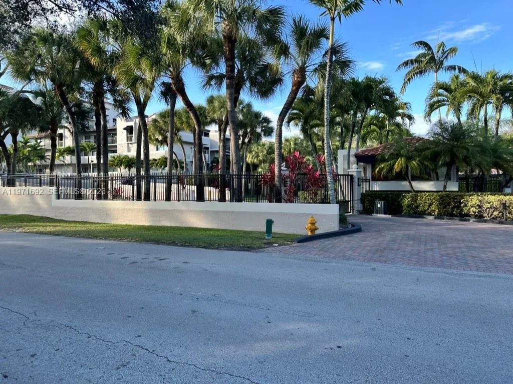 2 bedroom 2 bath for sale at 9001 SW 94 # 113, Miami FL 33176