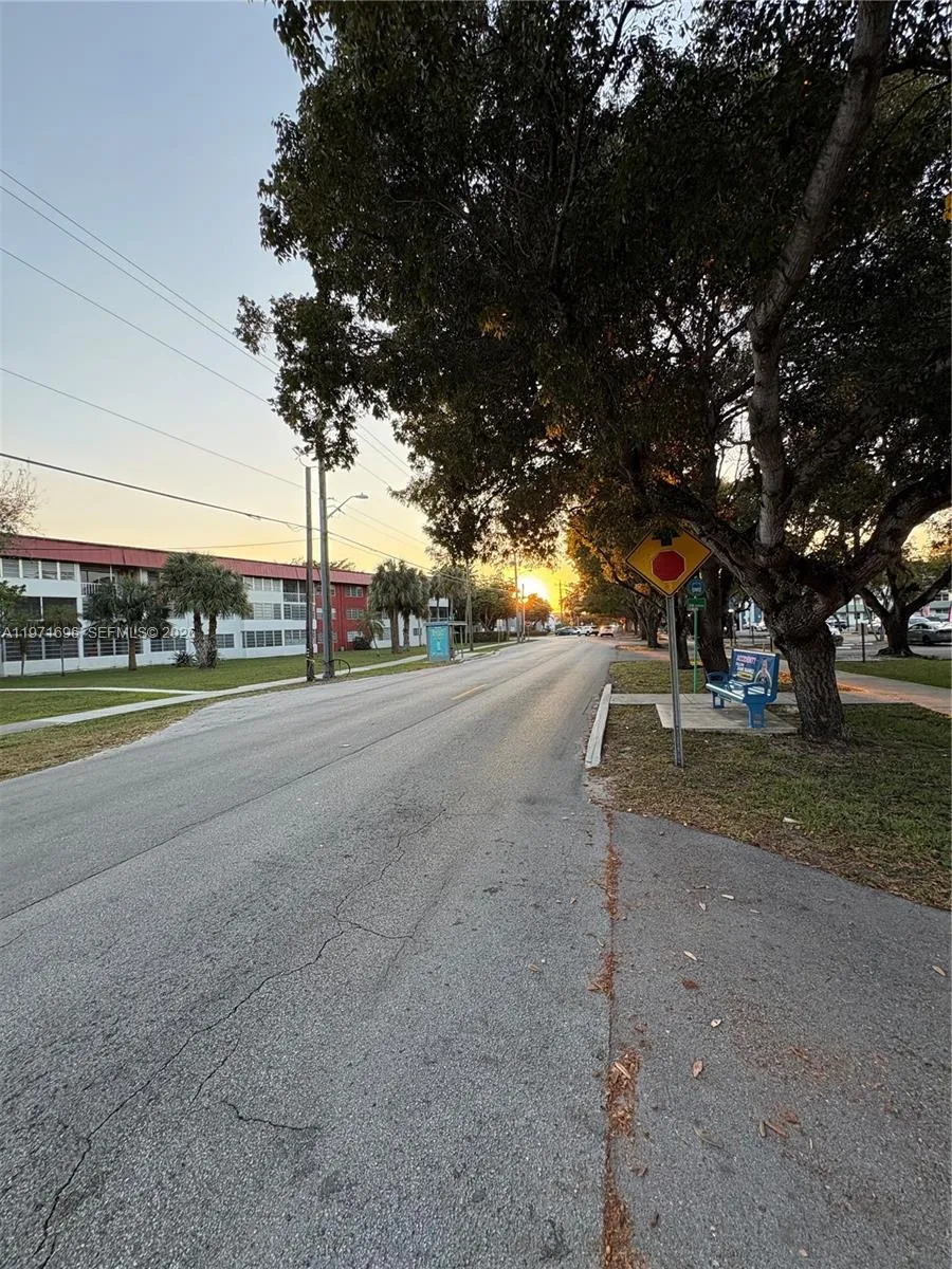 1401 NE 191st St # D204, Miami FL 33179