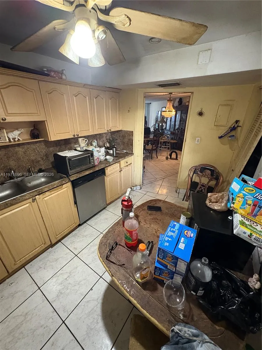 1401 NE 191st St # D204, Miami FL 33179