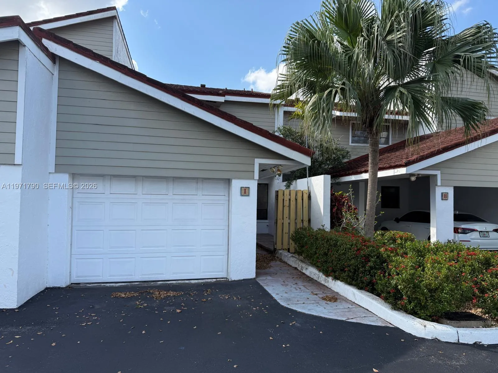 3 bedroom 2 bath for sale at 2700 N 34th Ave # I, Hollywood FL 33021