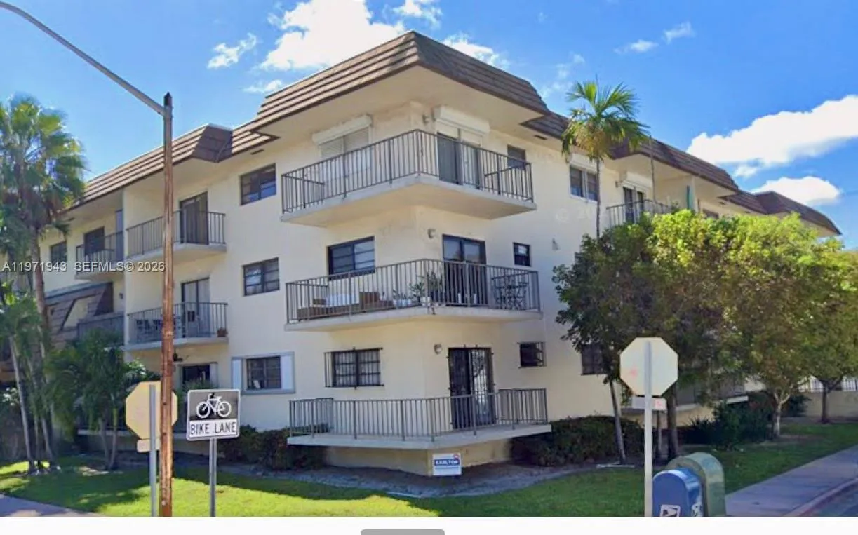 1 bedroom 2 bath for sale at 950 Euclid Ave # 202, Miami Beach FL 33139