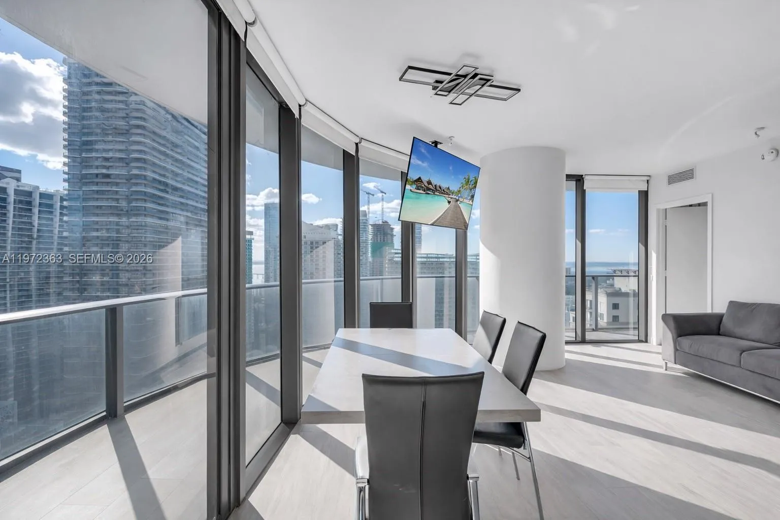 55 SW 9th St # 3703, Miami FL 33130