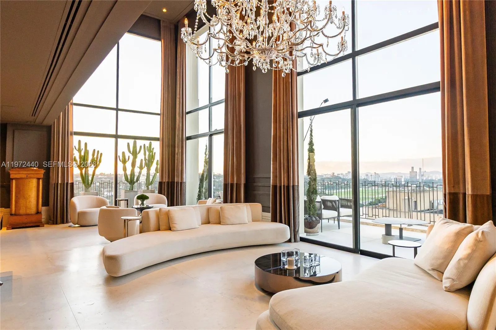 4 bedroom 6 bath for sale at 1377 Rua Leopoldo Couto de Magalhães Junior, FL 04542-001