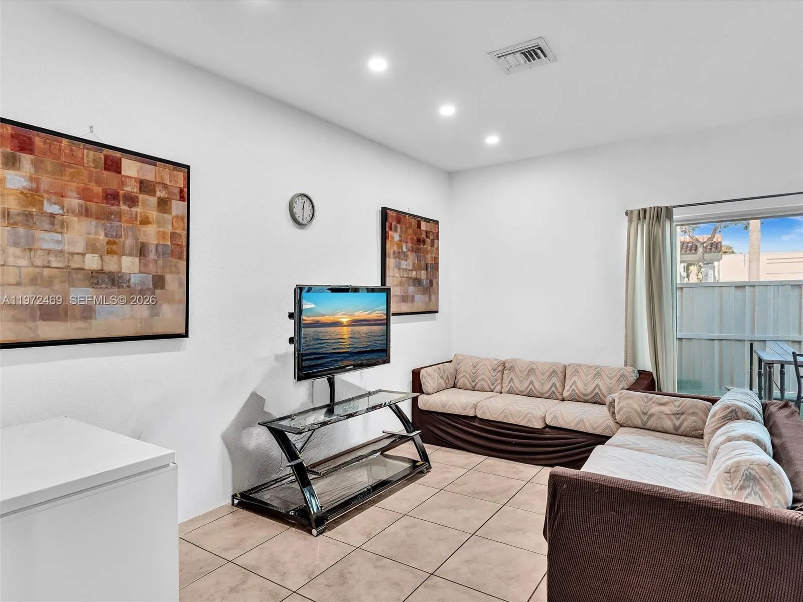 23 SE 3rd Ave, Hallandale Beach FL 33009