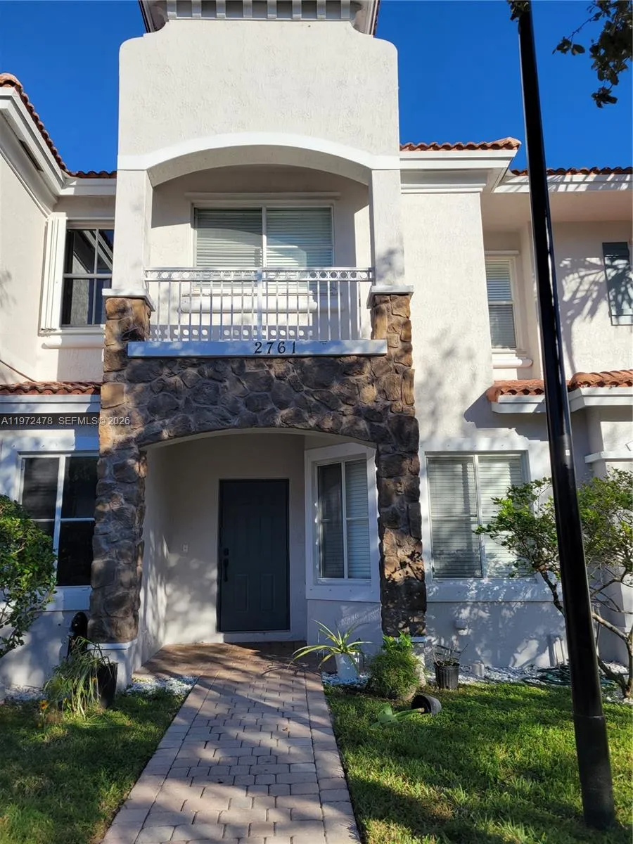 3 bedroom 2 bath for sale at 2761 SW 82nd Ave # 102, Miramar FL 33025