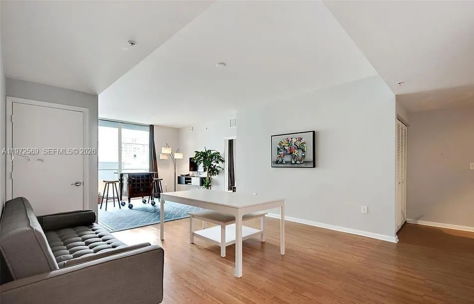 253 NE 2nd St # 608, Miami FL 33132
