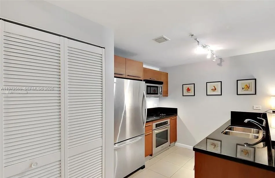 253 NE 2nd St # 608, Miami FL 33132